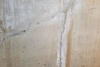 Leak Repair — Cracked Wall in Haysville, KS Leak Repair — Cracked Wall in Haysville, KS