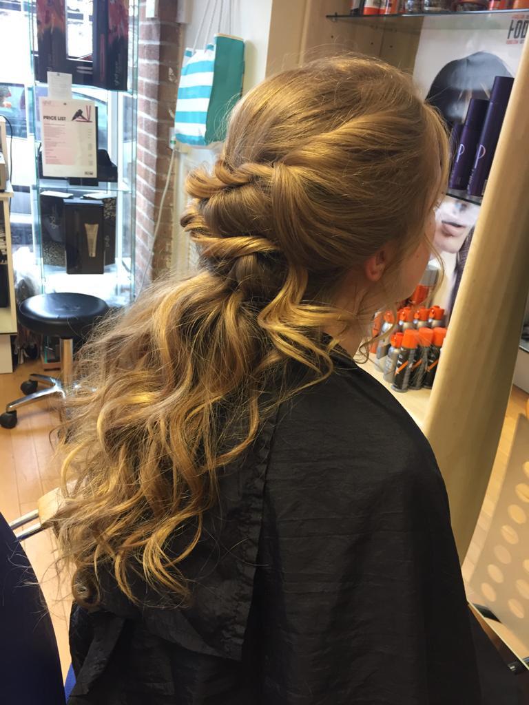 Women's hairstyle