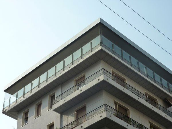 vista angolare di un edificio con cielo vista