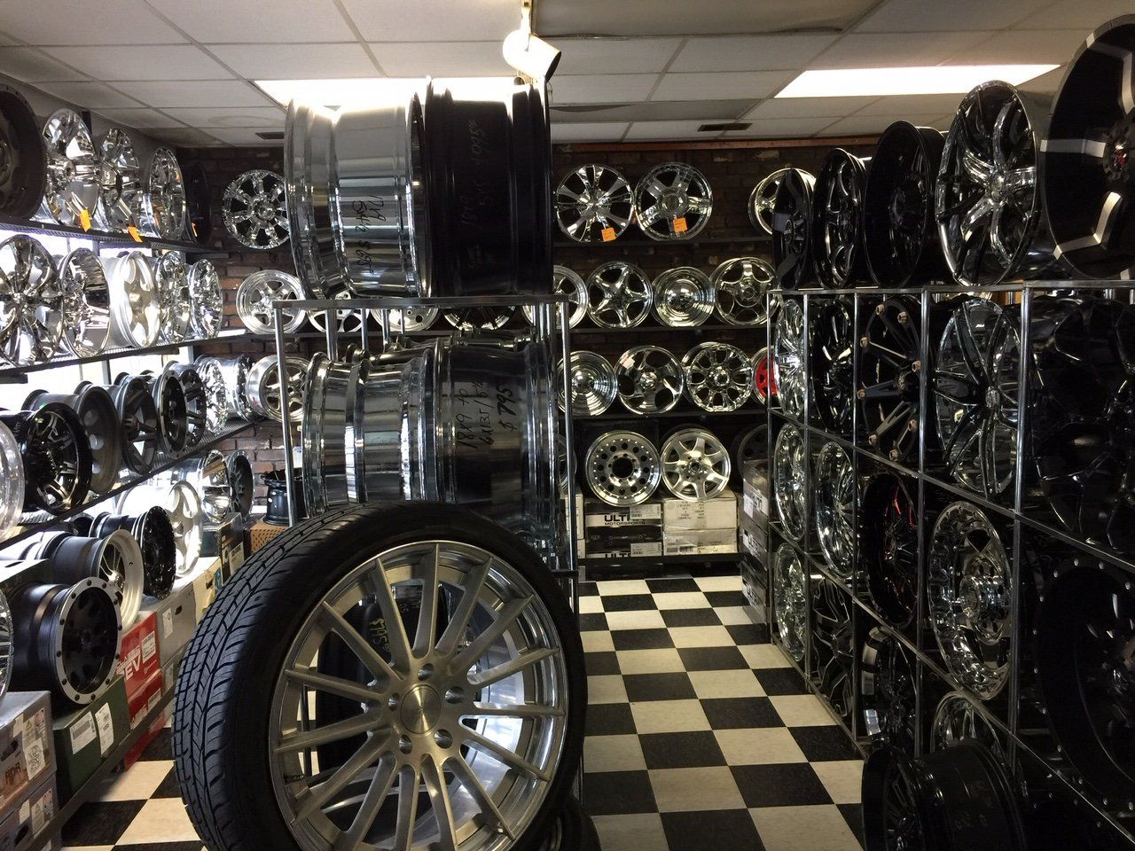Shop — The Mechanic using Computerize Wheel Balance in Birmingham, AL