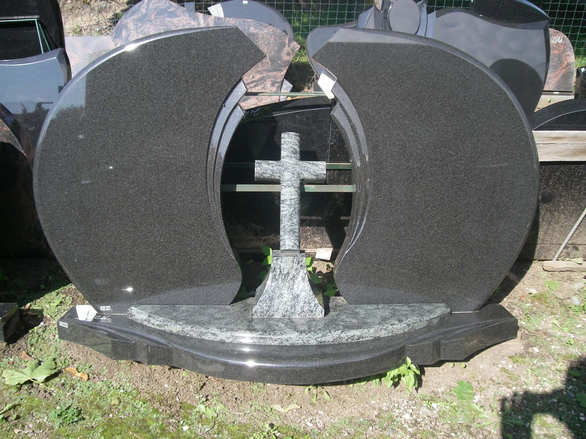 Pomniki trzyczęściowe