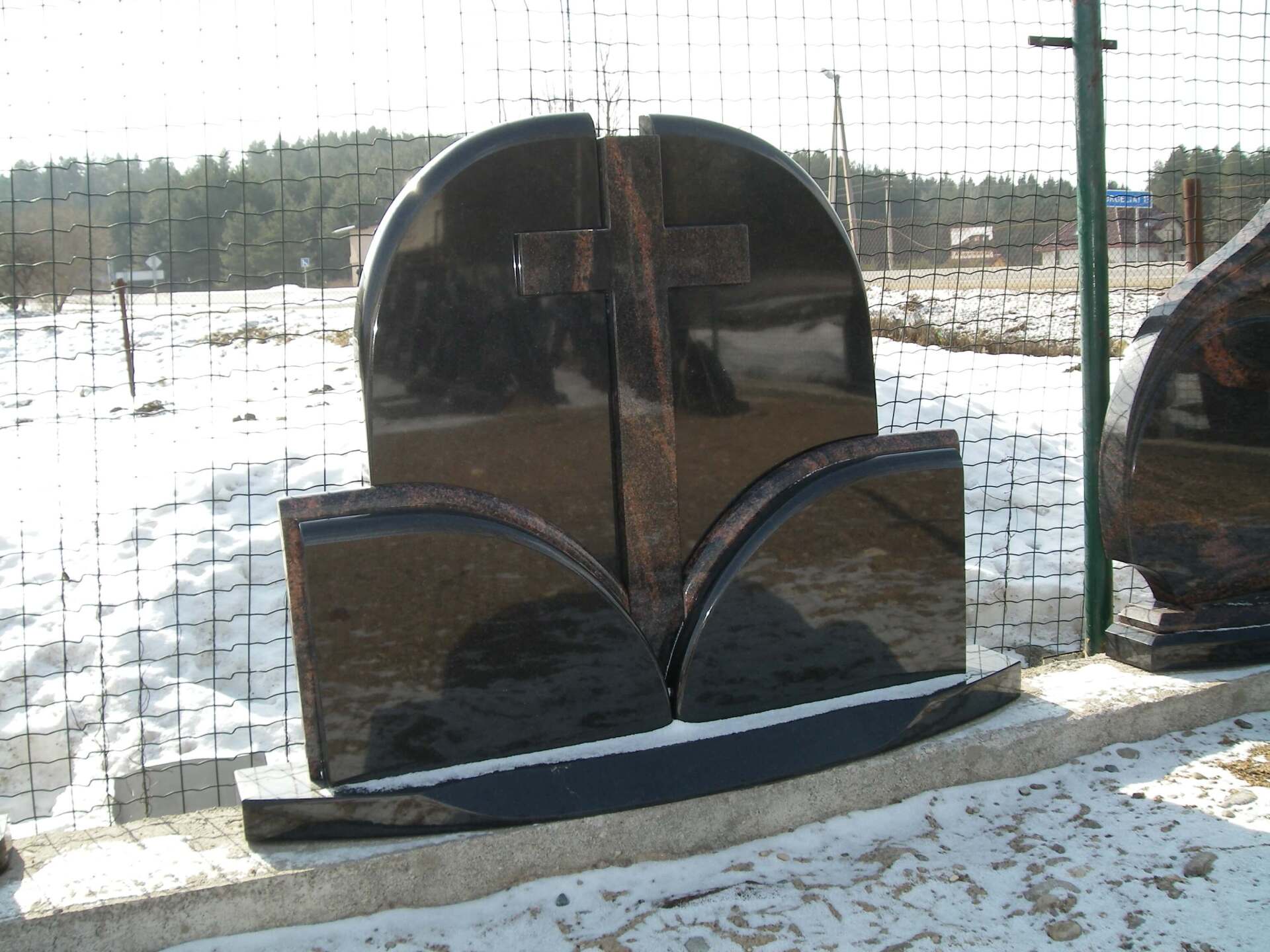 Pomniki trzyczęściowe
