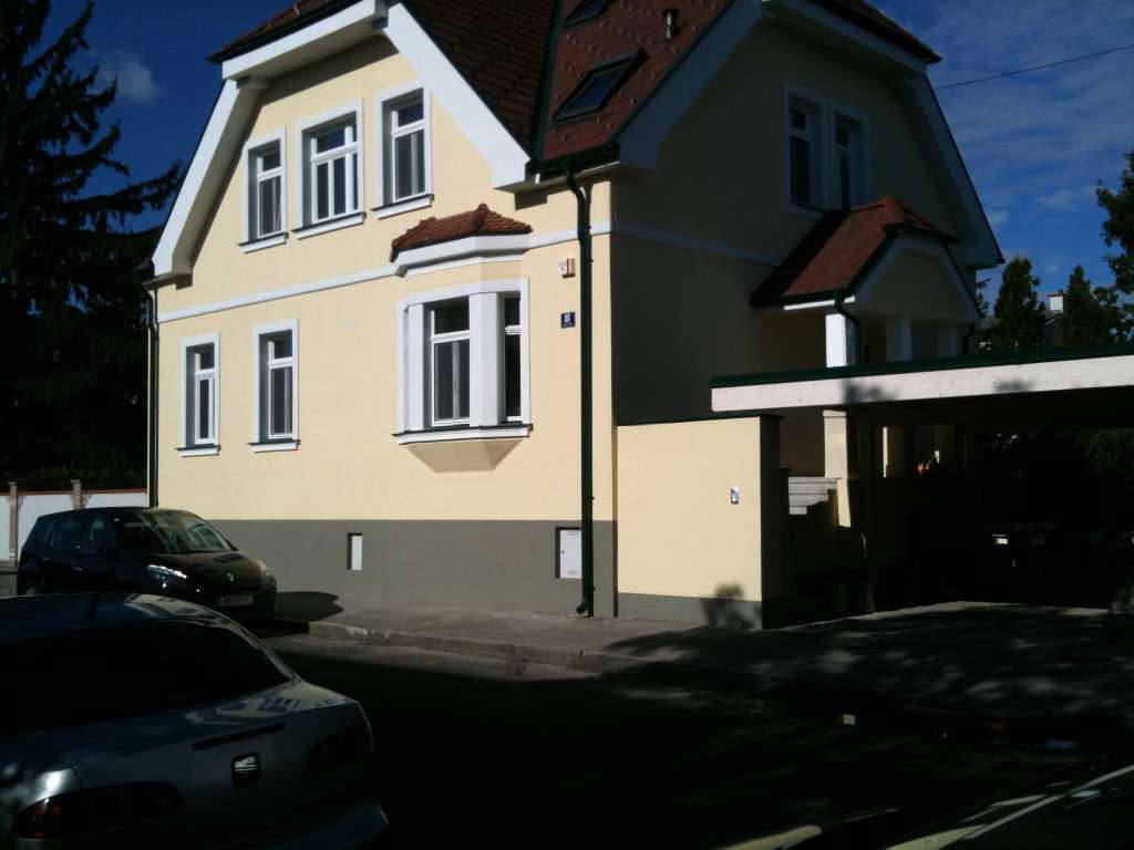 Fassade von Mehrfamilienhaus