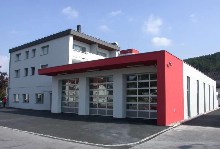 Fassadenarbei in der Ausfahrt der Feuerwache