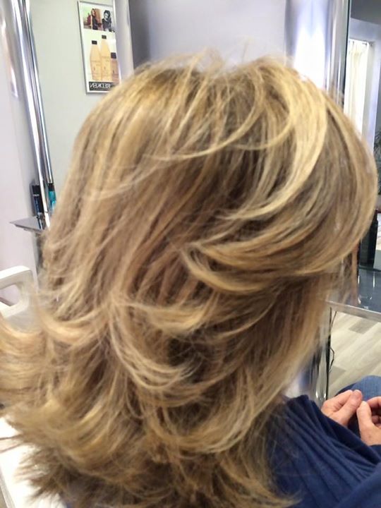 lunghi capelli biondi con colpi di cole