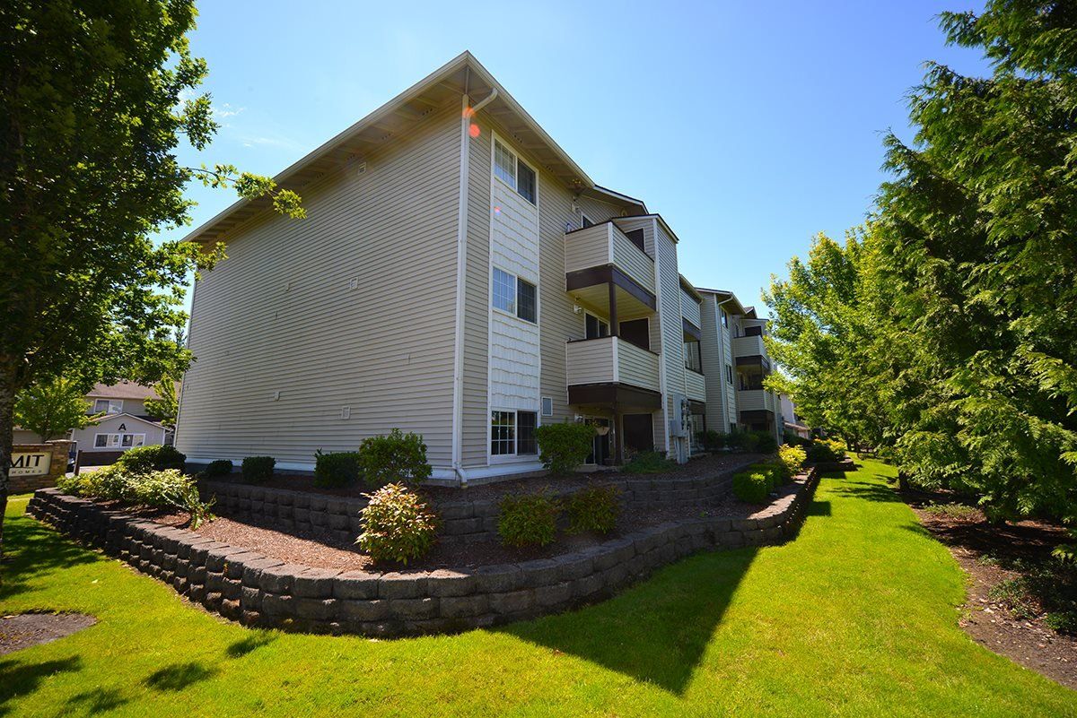Summit Apartment