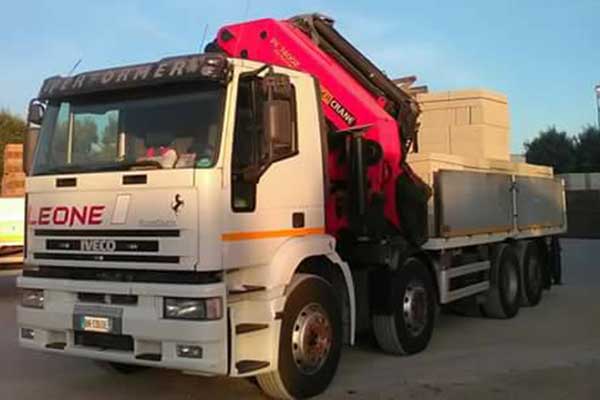 Mezzo dell'azienda Leone a San Vito dei Normanni