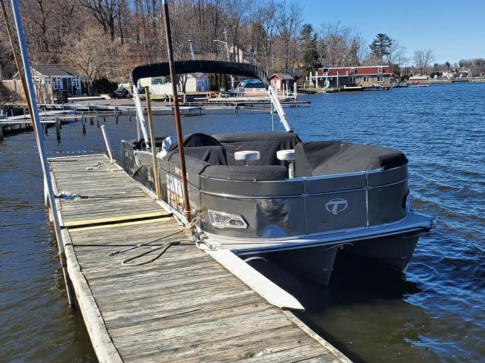 Pontoon Boat Near Dockside — Mahopac, NY — Mahopac Marina