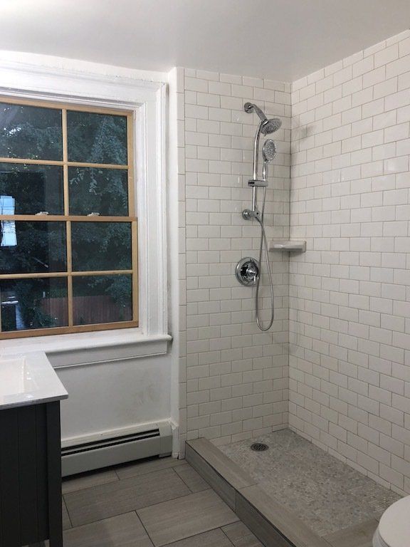 123 Montgomery Full Bath