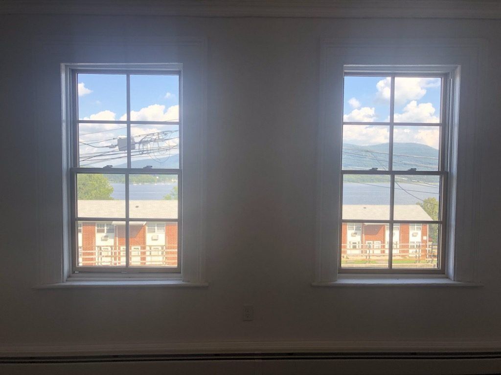 123 Montgomery livingroom windows