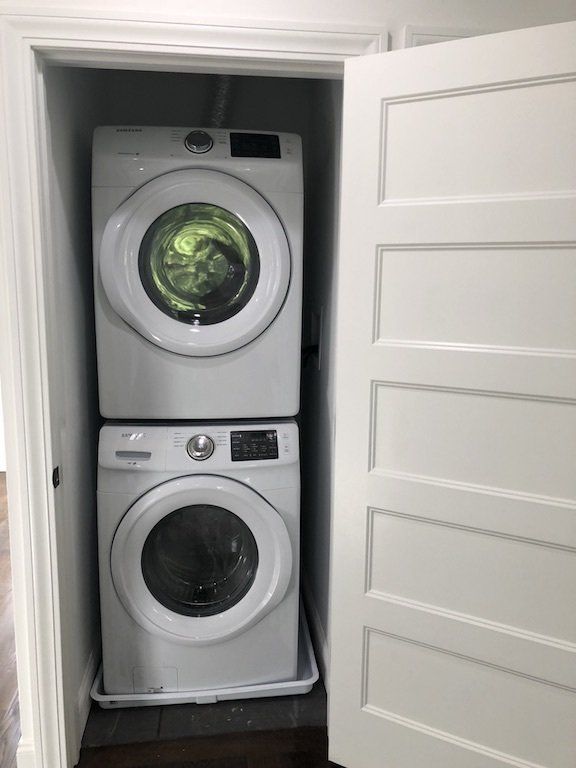 161 Bayview Washer and dryer