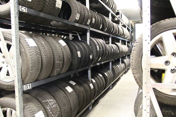 Magazzino pneumatici auto