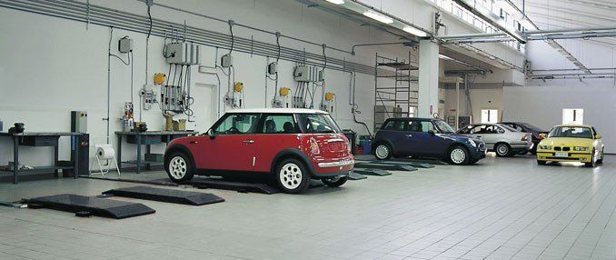 SPACE CAR SCISSOR LIFT