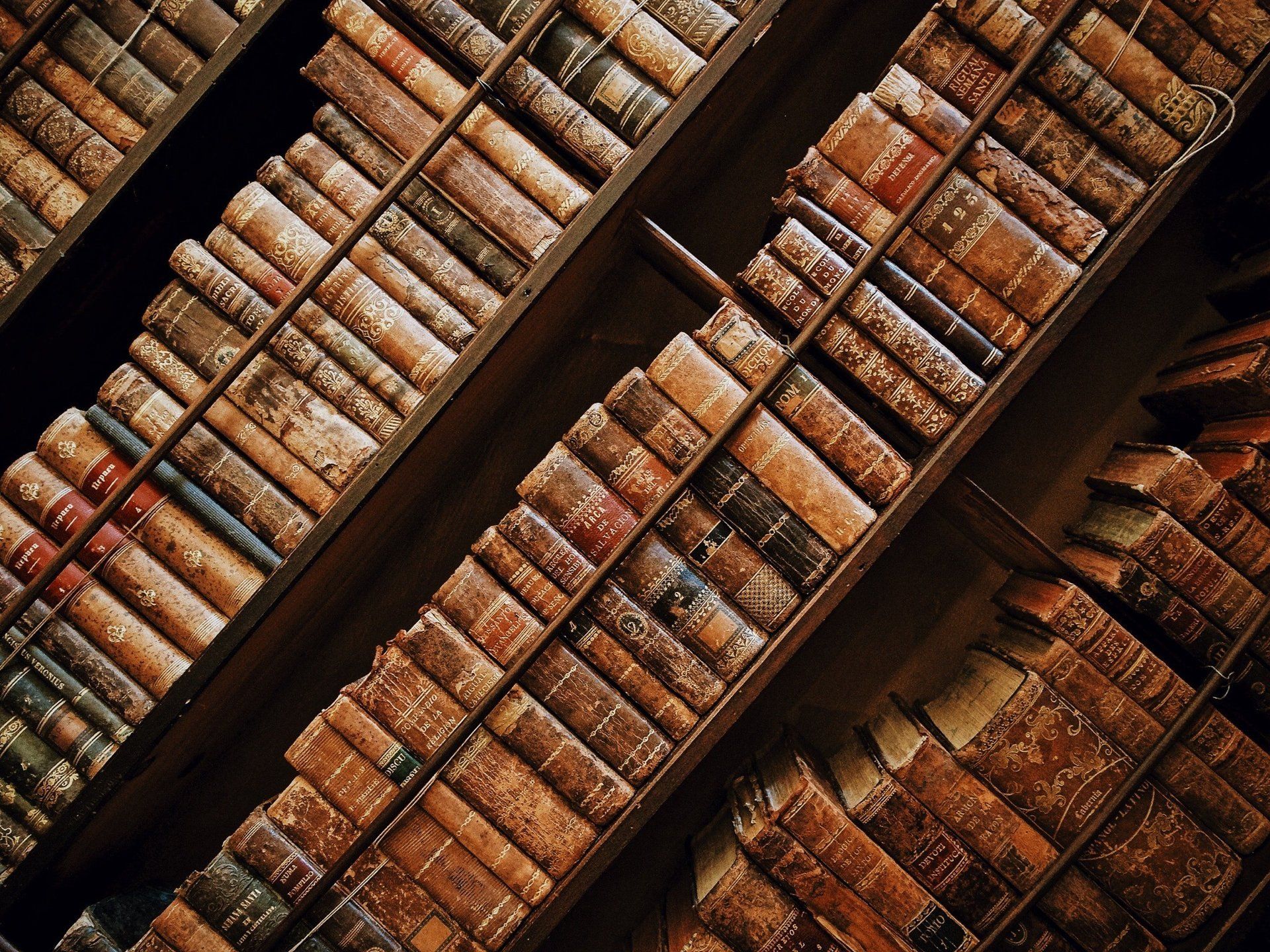 A library filled with lots of old books on shelves.