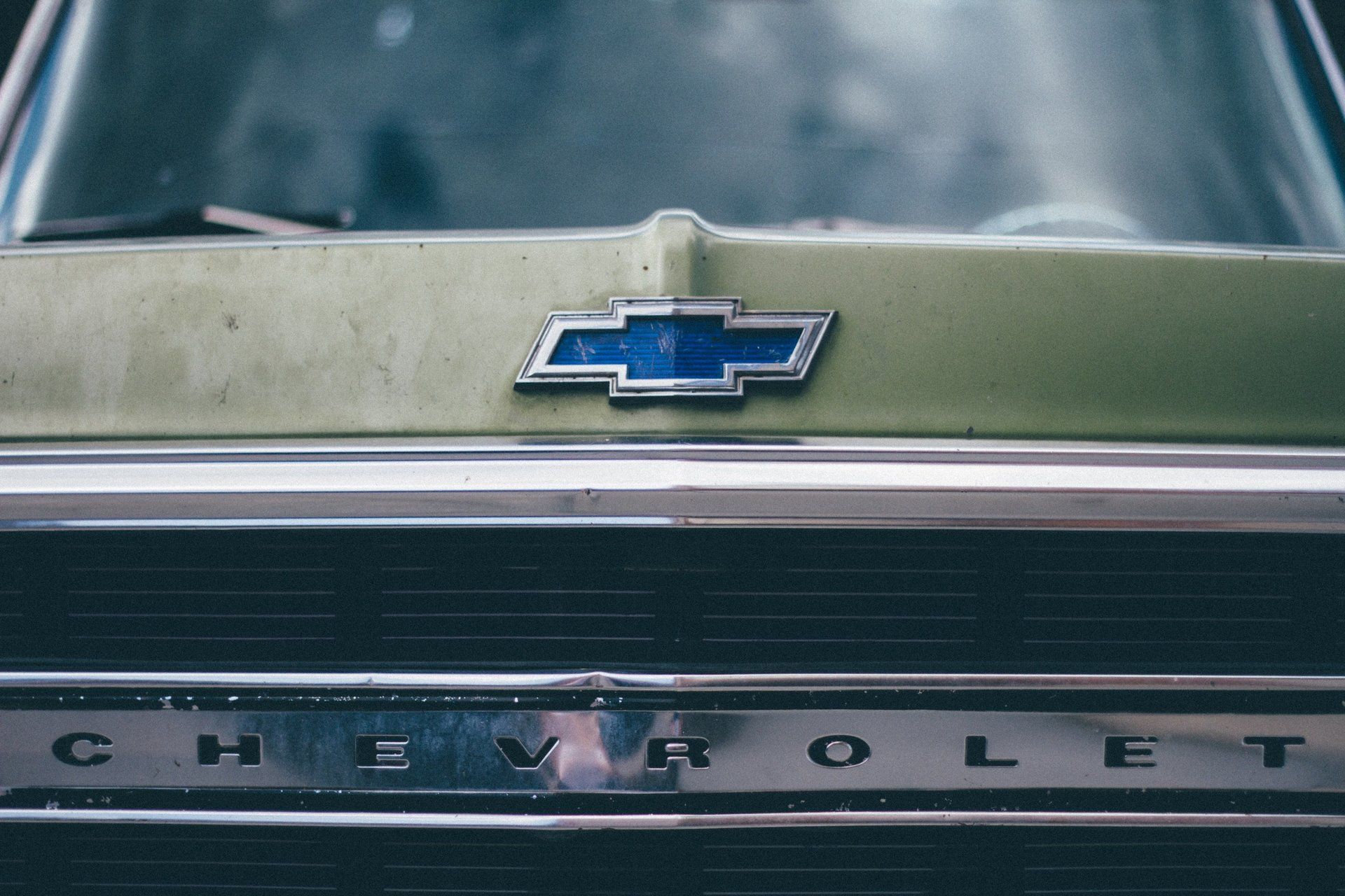 A close up of the hood of a chevrolet car.