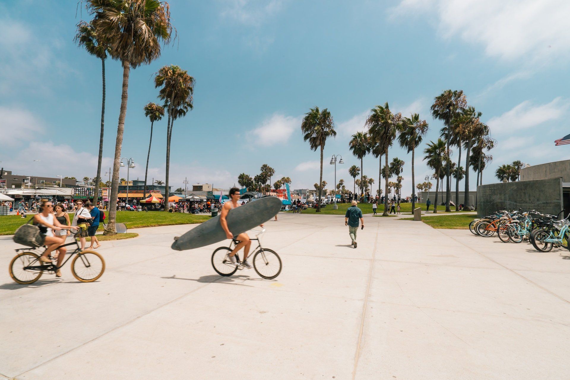 How far is Venice beach from lax?