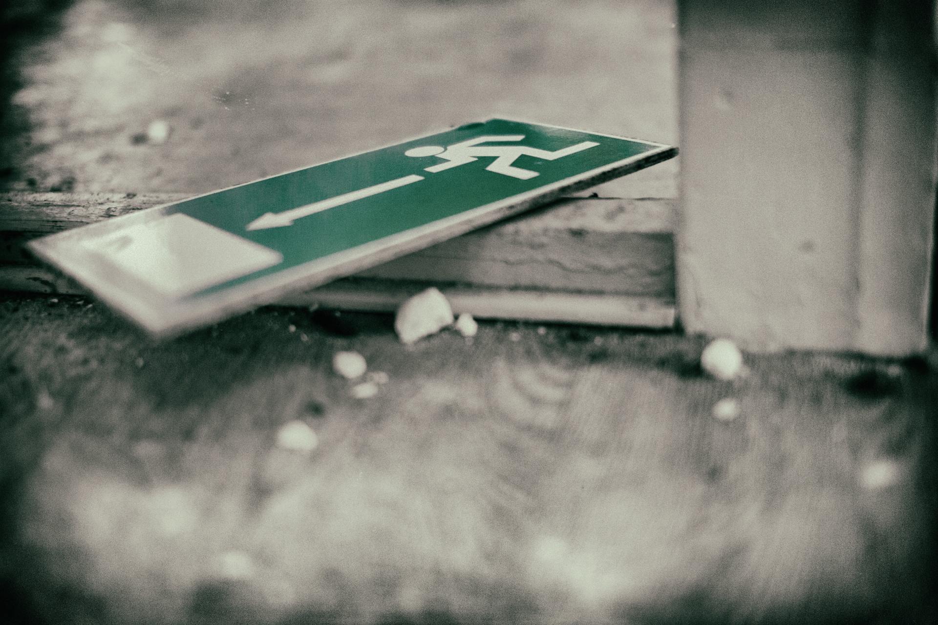 Emergency lighting exit signs