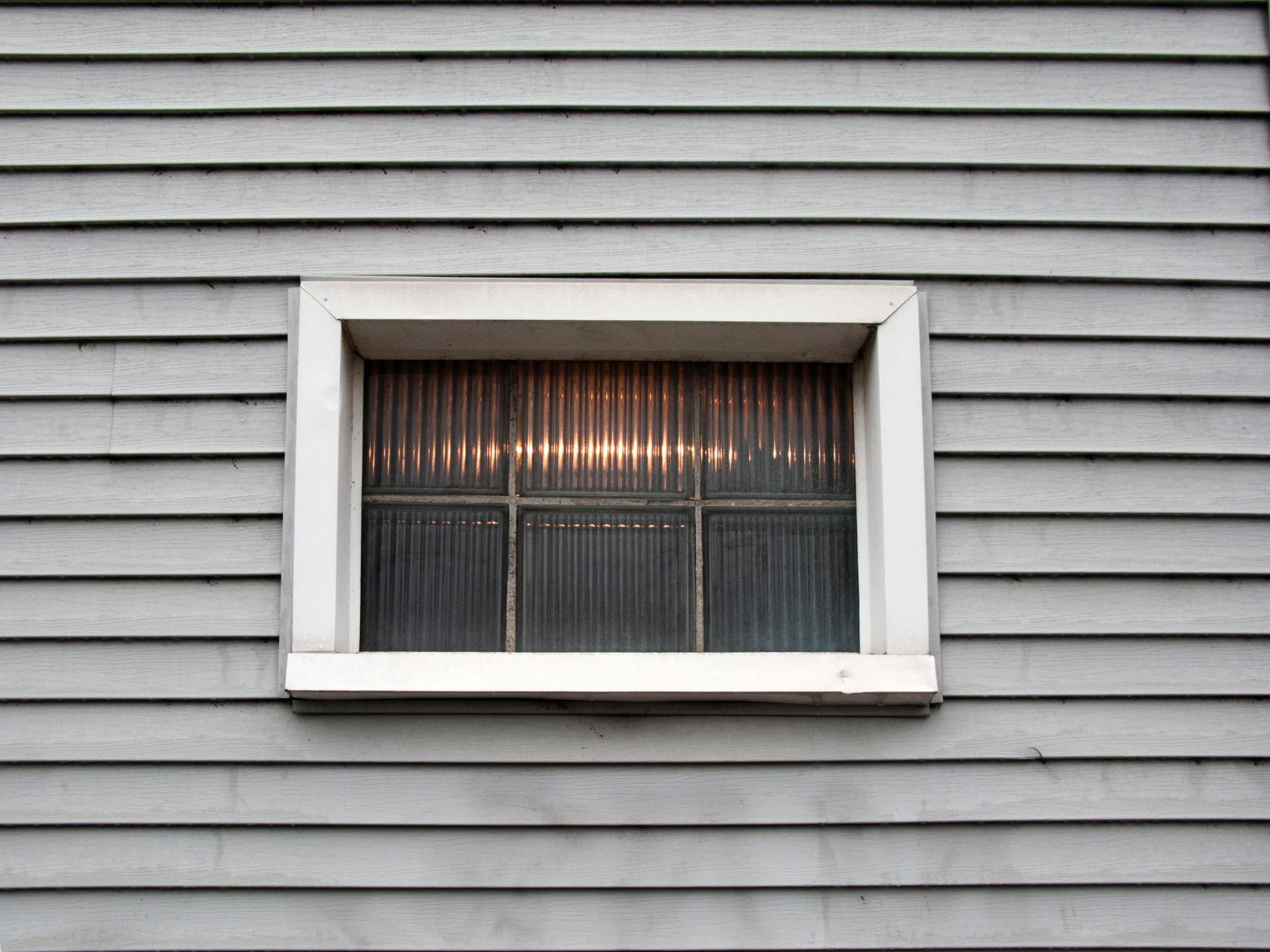Heritage Roofing & Contracting offers window services.