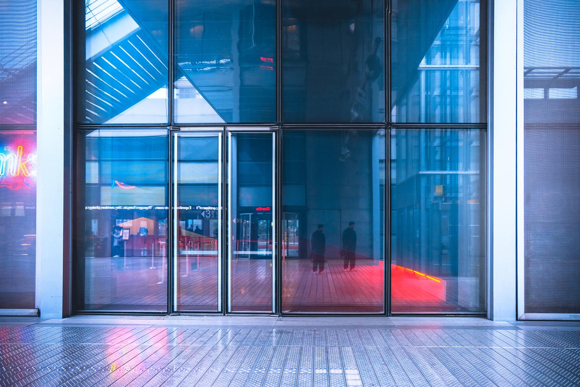 Commercial entry door