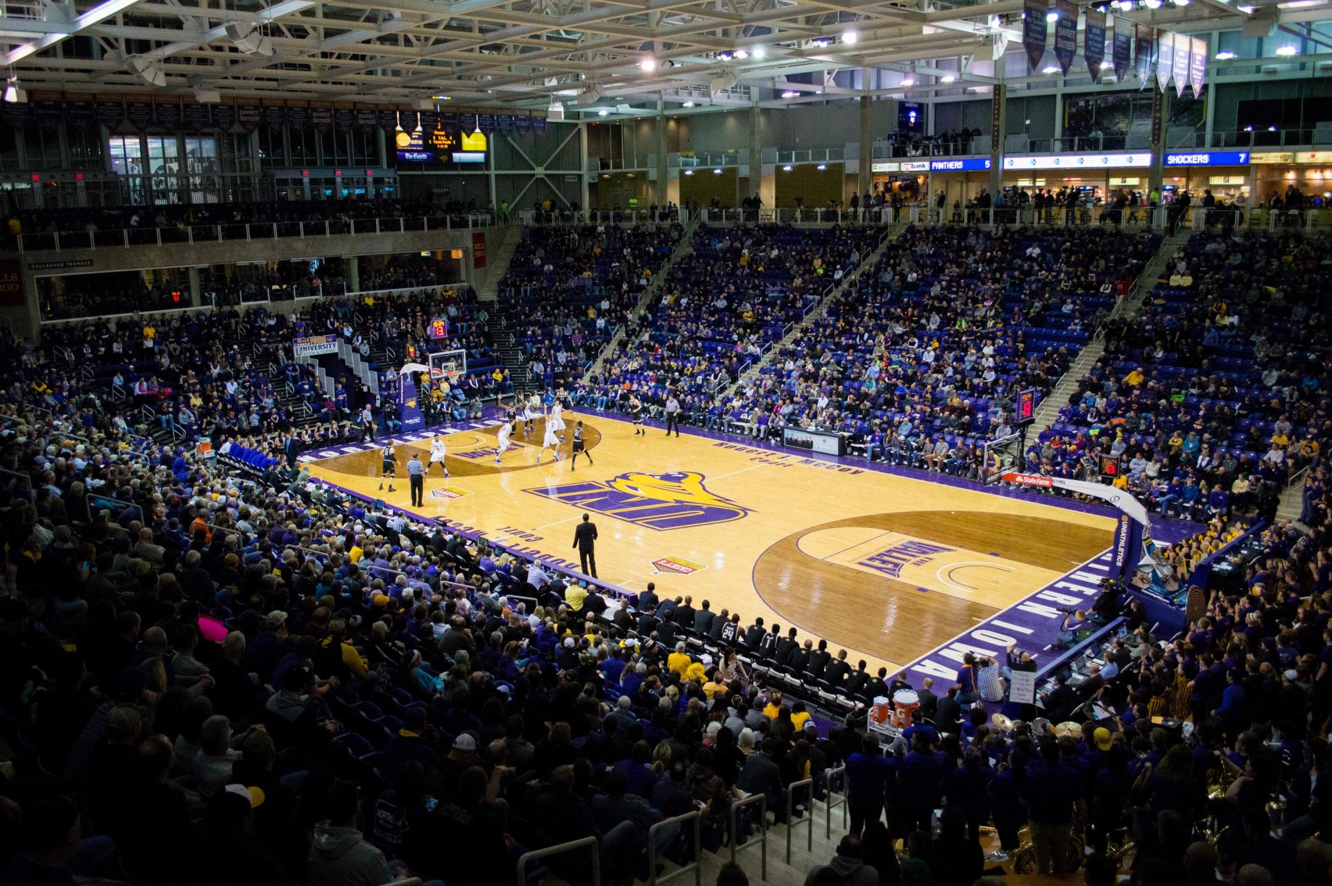 How to become a college basketball player
