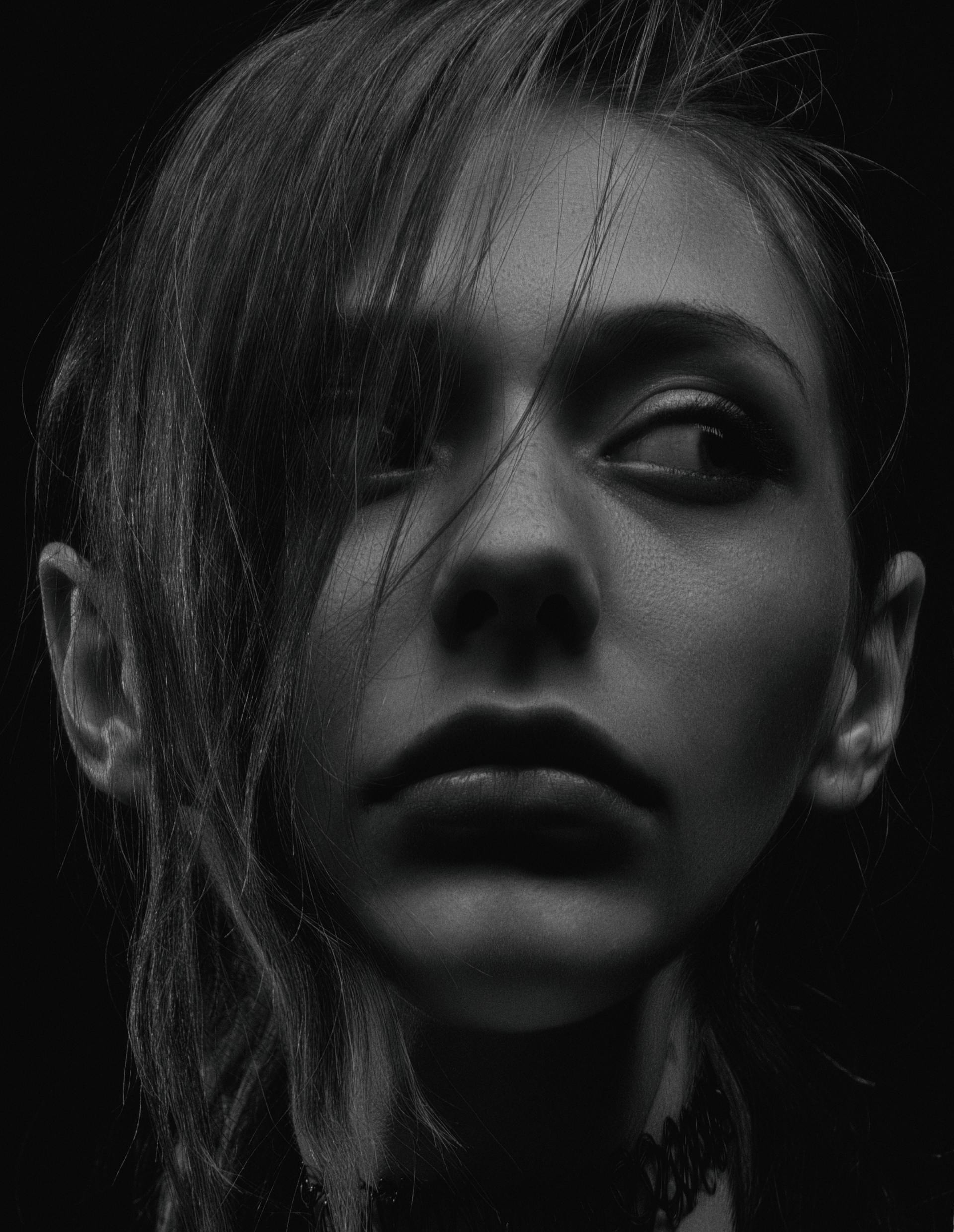 woman's facing showing scared emotion