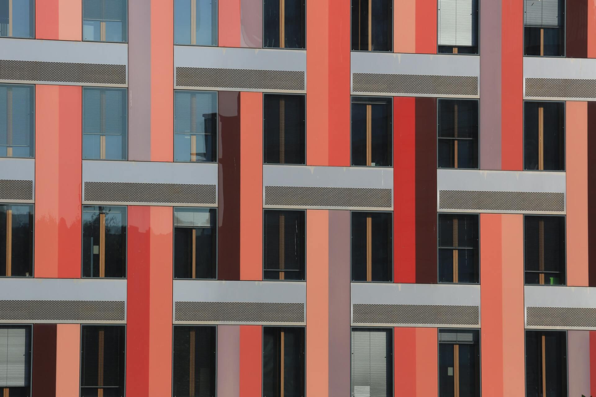 Dedoreating exterior image