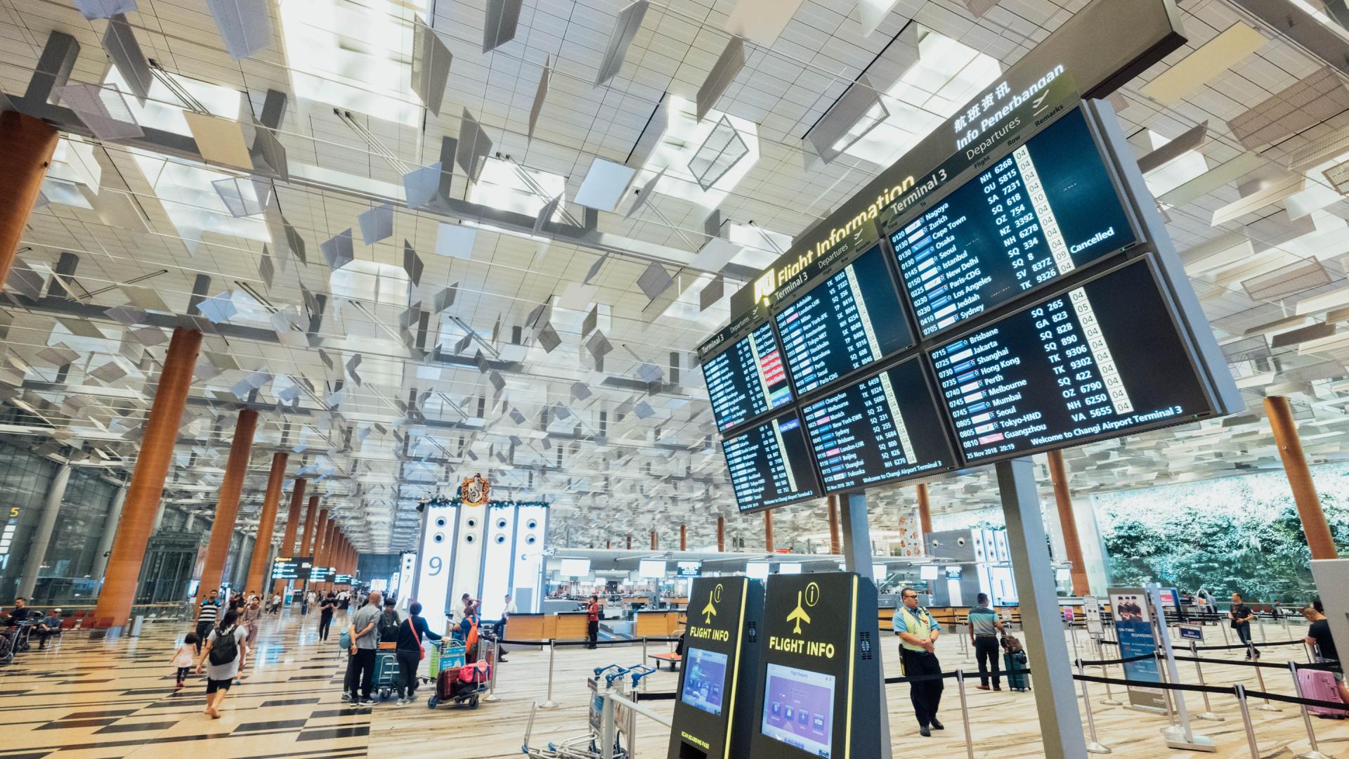 A.M.P. airport taxi transfers from Hinckley to London Gatwick airport