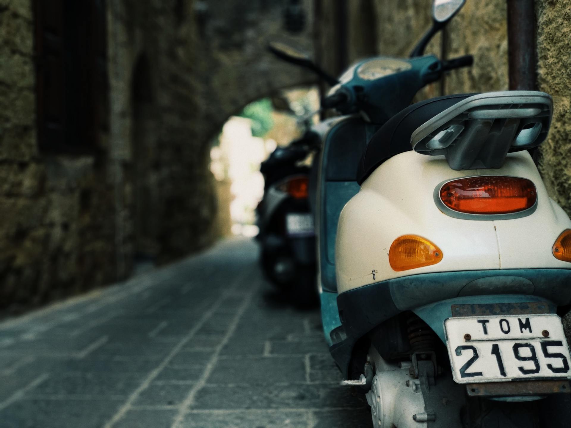 A scooter with a license plate that says tom on it