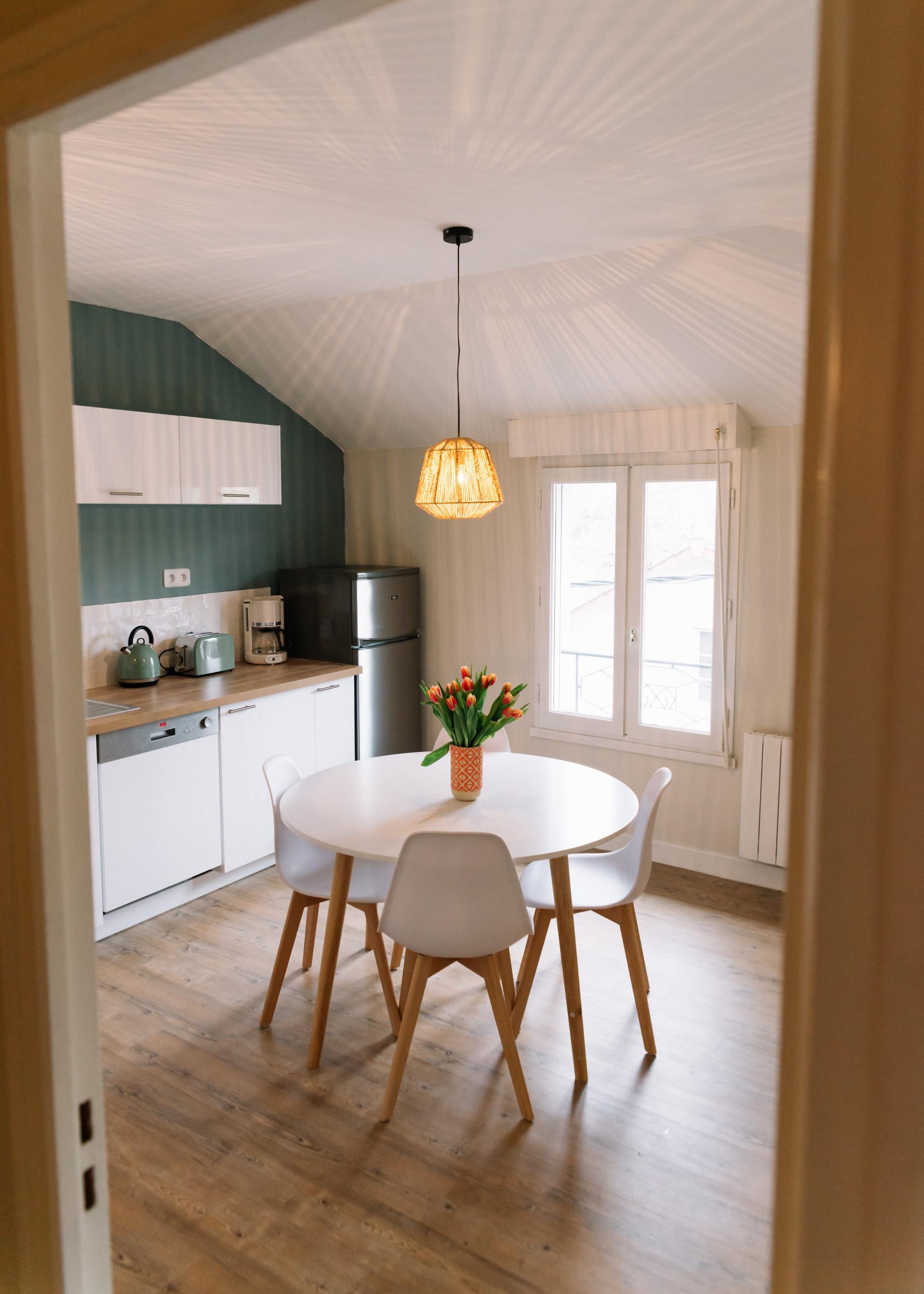 table & link to availability feed