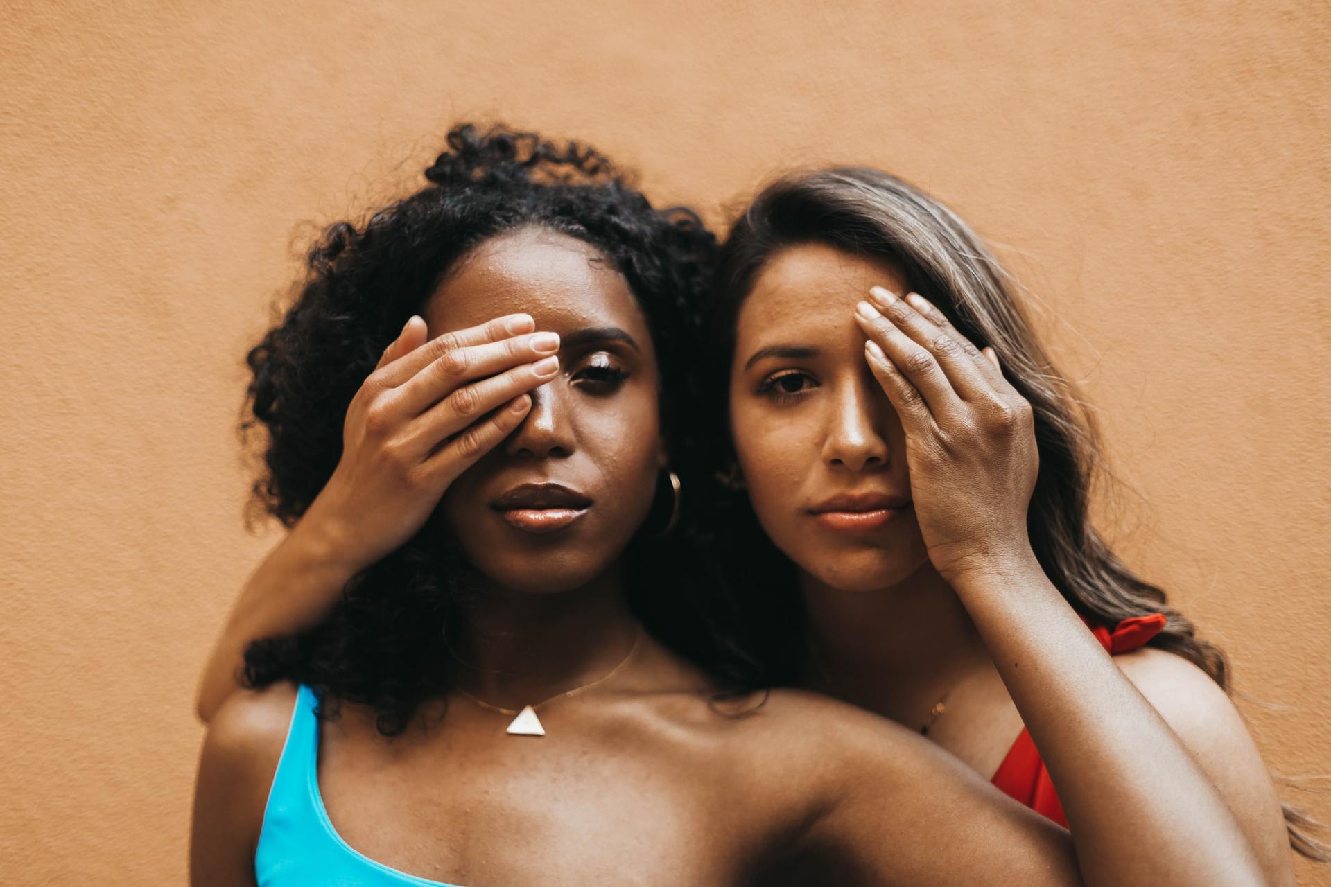2 female friends