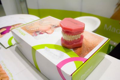 Porcelain Veneers Porcelain Veneers
