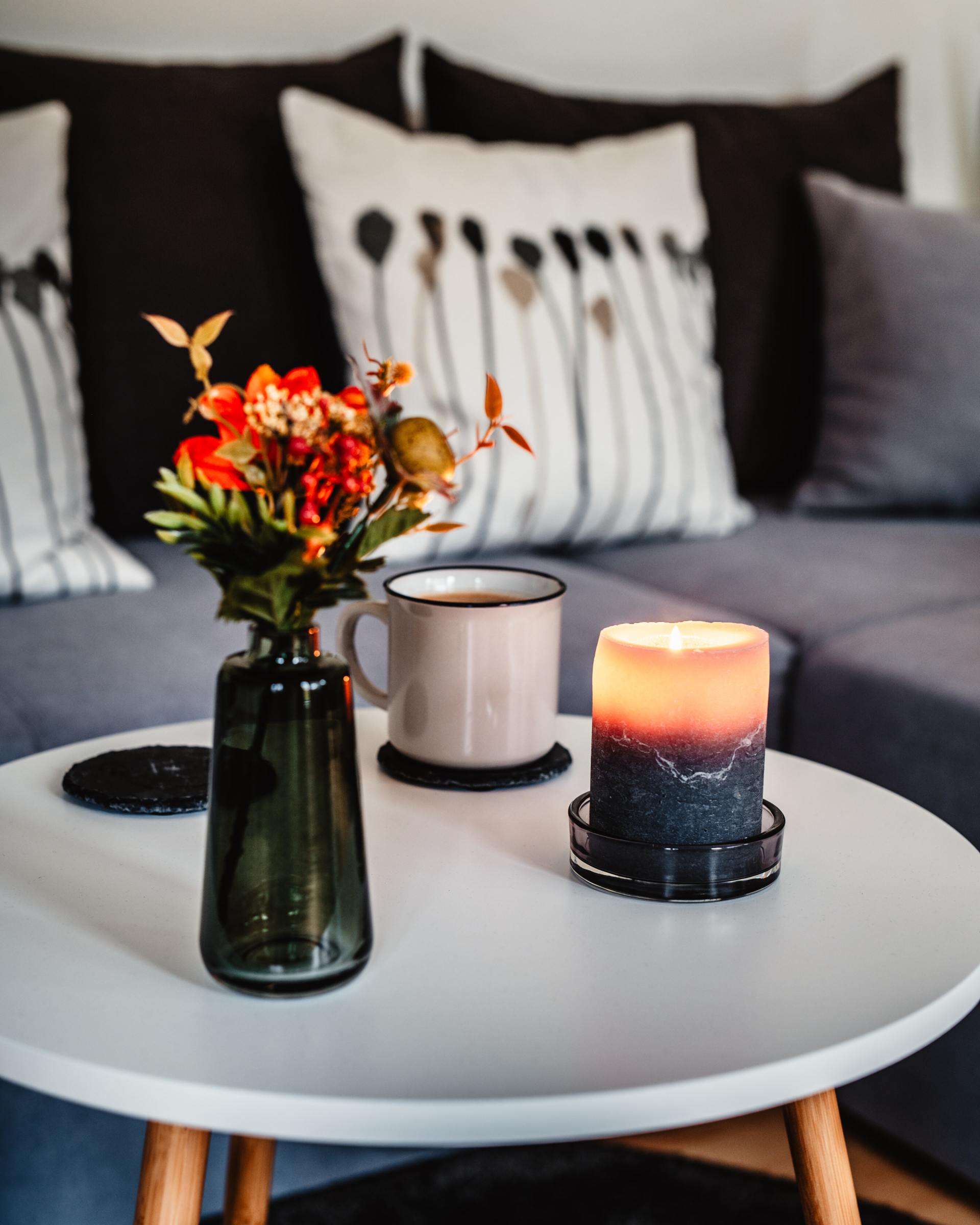 couch photo & link to vacancy listing