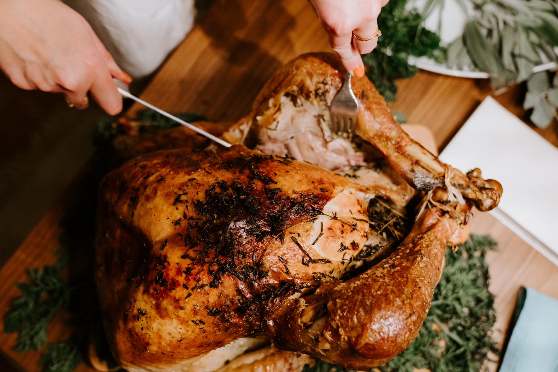 carving a turkey