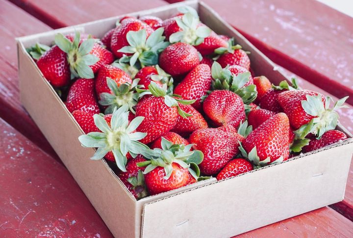 Frutta e verdure in scatola per consegna a domicilio