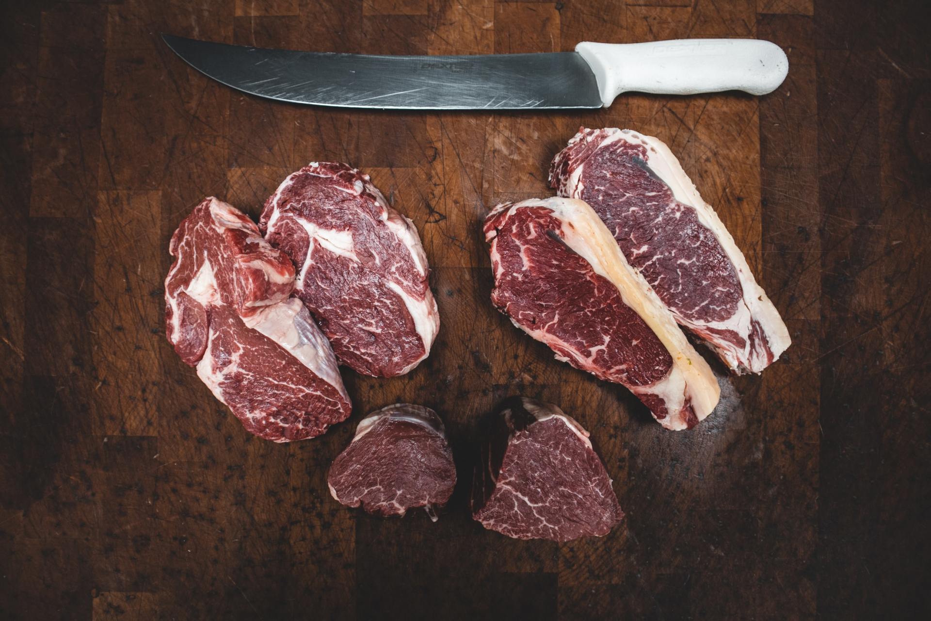 Carne de vită congelată de înaltă calitate – livrare rapidă în Chișinău și în toată Moldova, carne angro la preț competitiv.