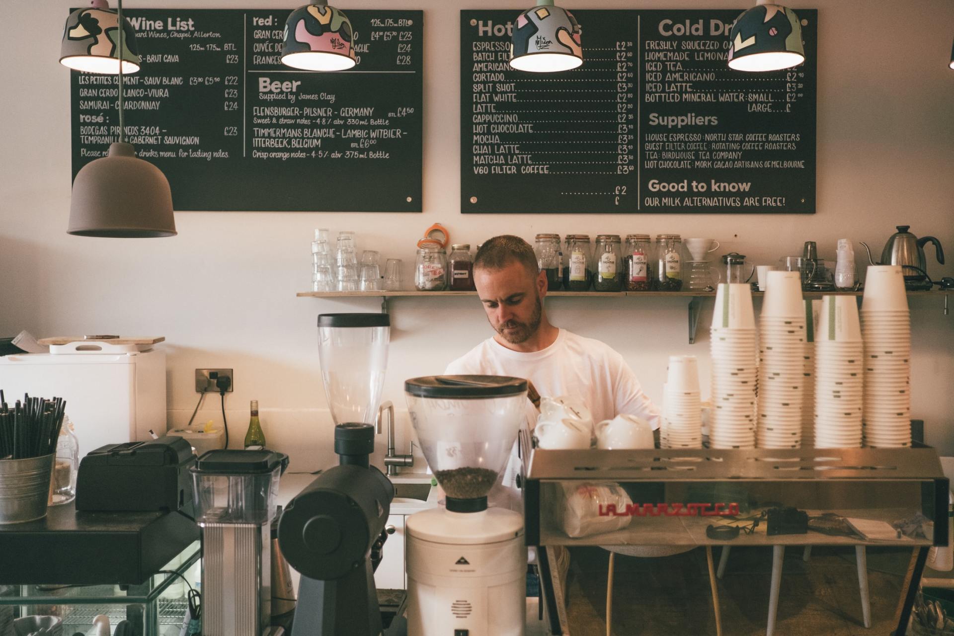 6 REASONS WHY SMALL BUSINESSES NEED A WEBSITE IN 2024