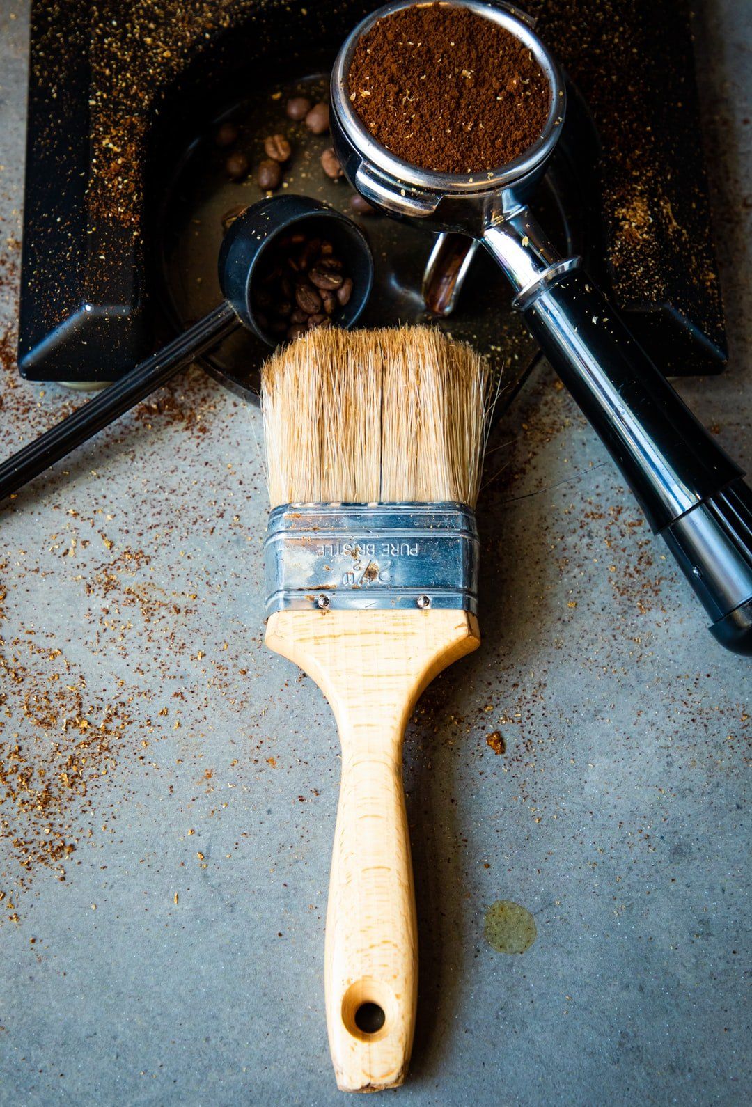 How to hang wallpaper
