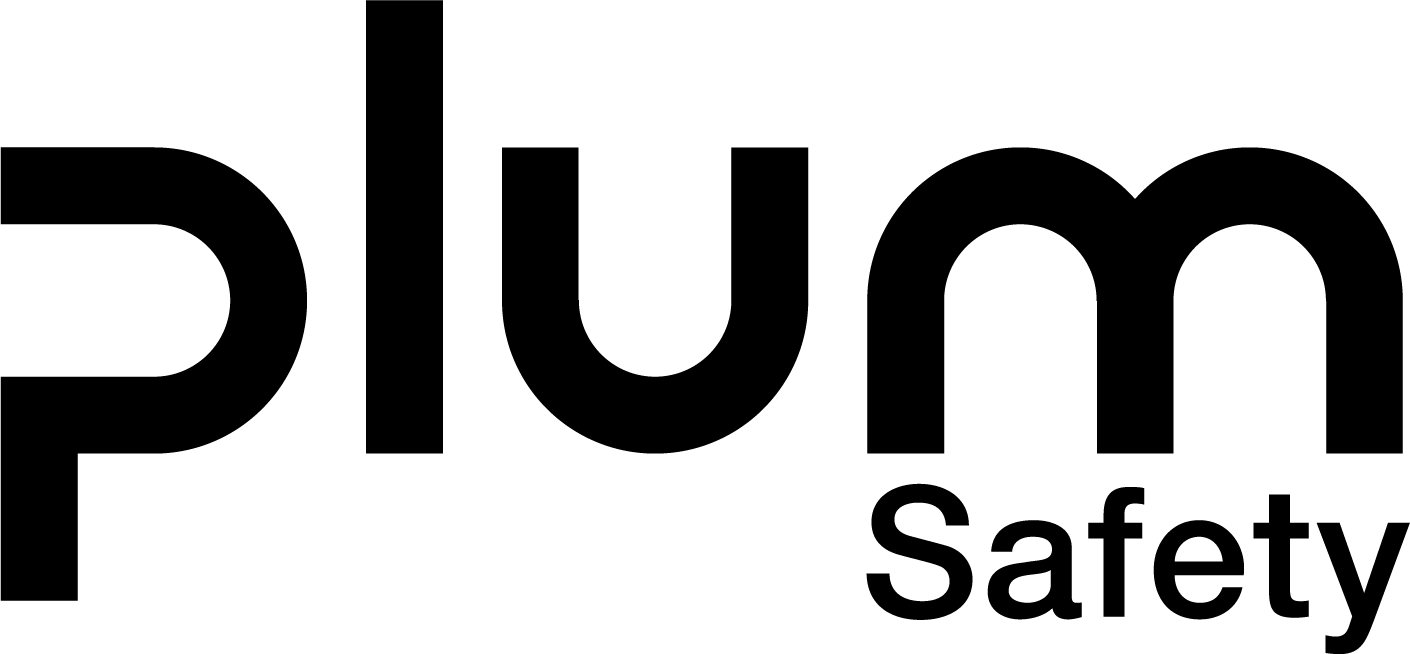 Un logo noir et blanc pour la sécurité des prunes sur fond blanc.