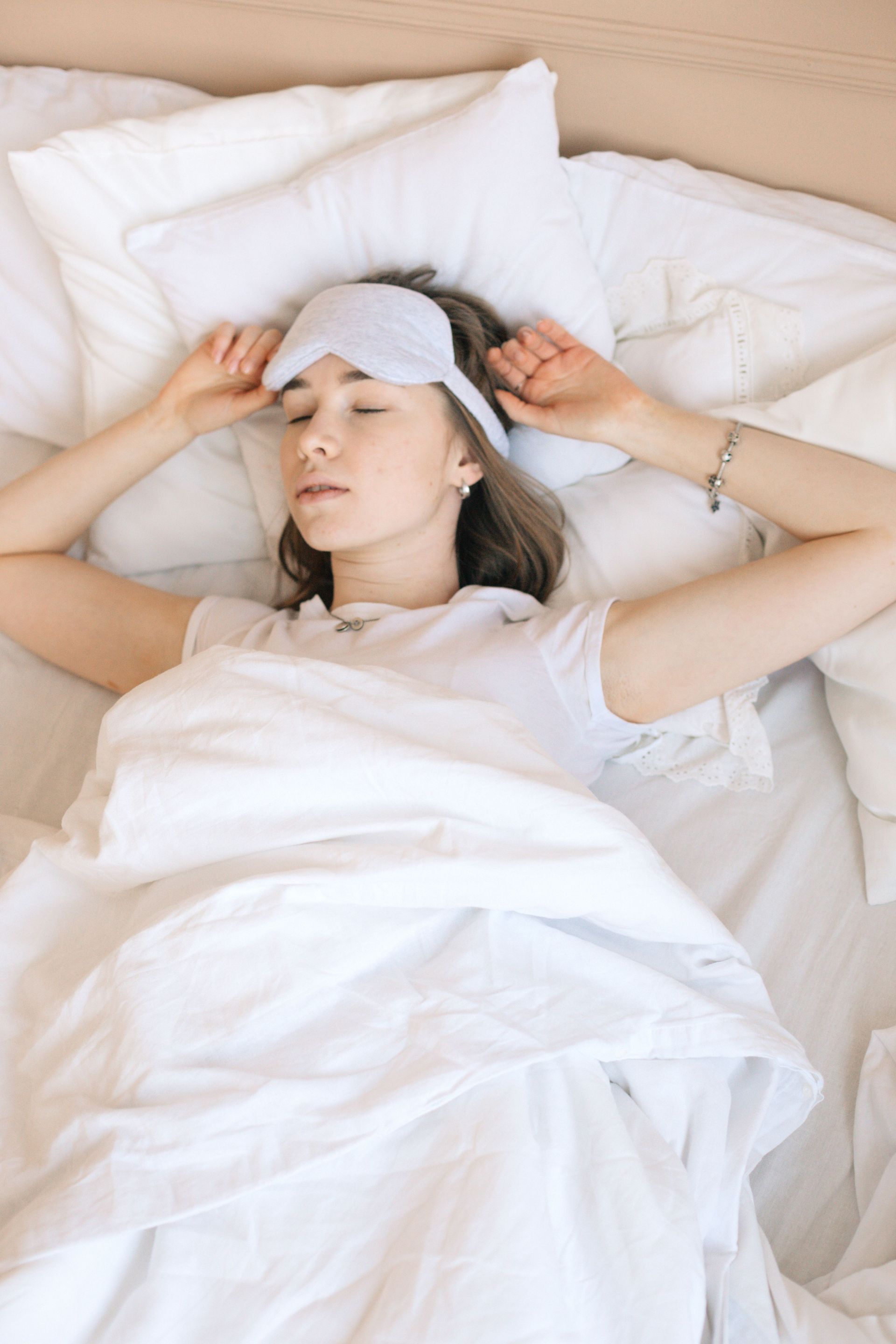 airway diagrams labeled normal airway and obstructive sleep apnea, showing narrowed throat passage in sleep apnea