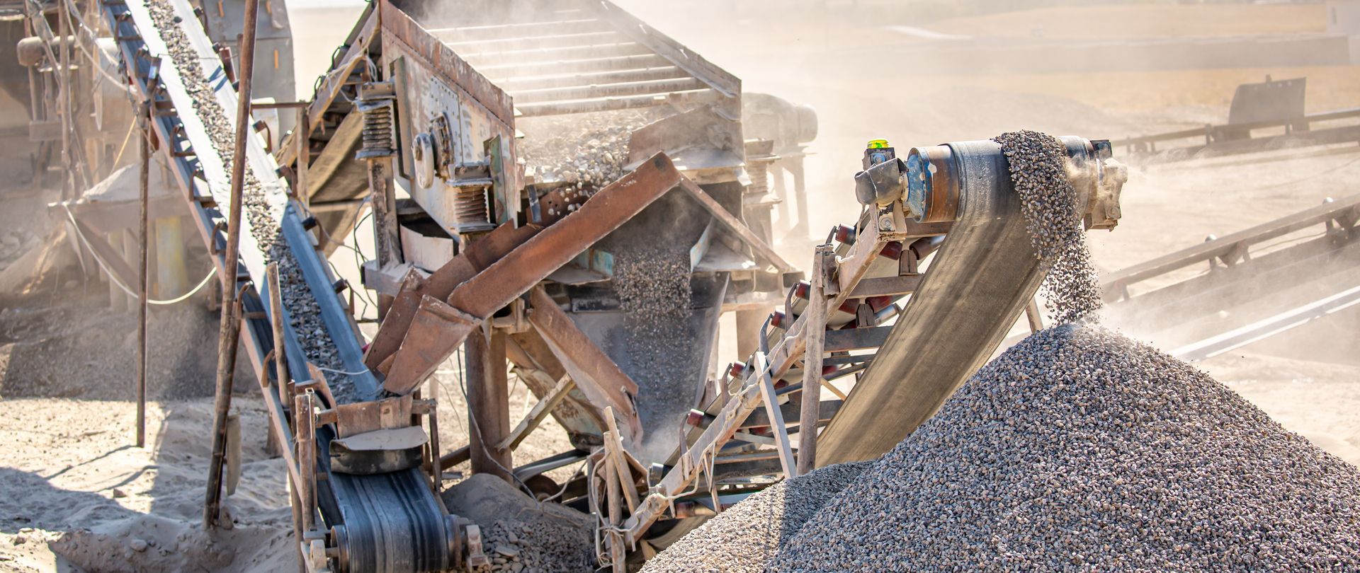 Crushing and screening equipment processing aggregate material.