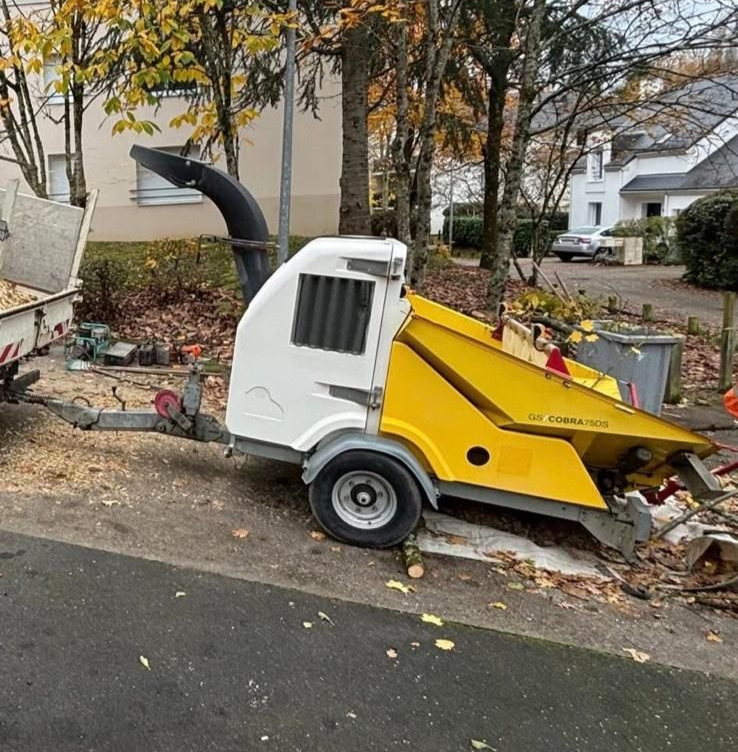 Broyage de déchets verts chez les particuliers. Service elligible au SAP et réduction de 50% de la facture sur les impôts.