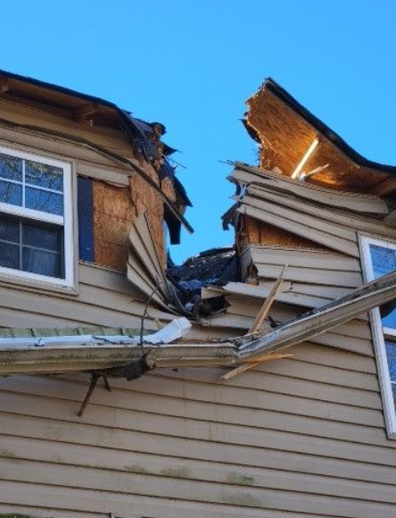 A house with a roof that has fallen off