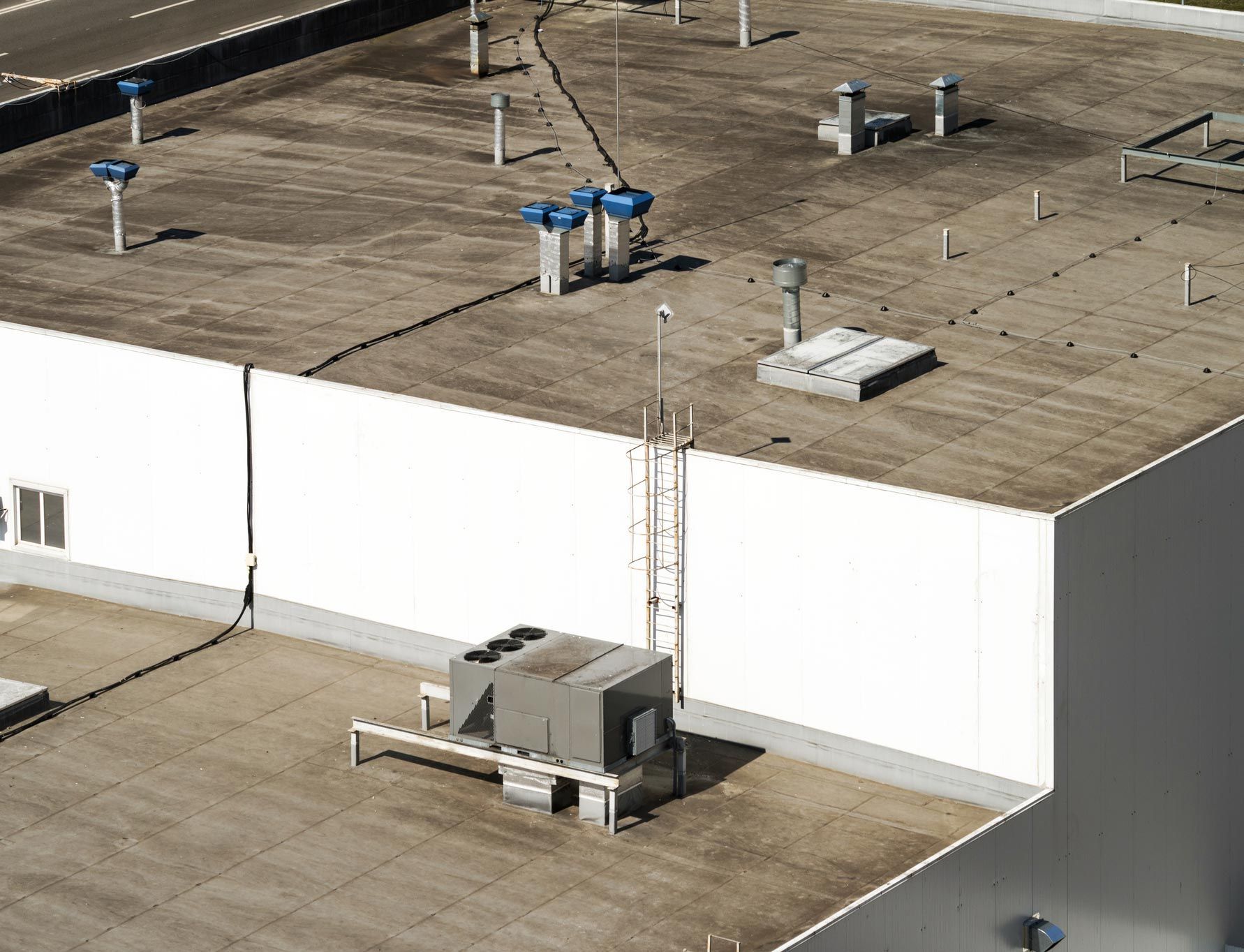 Commercial Building Roof — Wisconsin Rapids, WI — Link's Contracting Inc. Commercial Building Roof — Wisconsin Rapids, WI — Link's Contracting Inc.