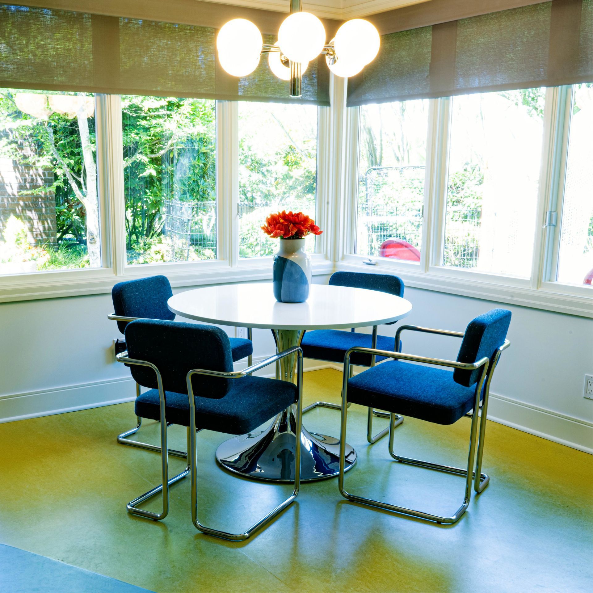 rec room table and chairs
