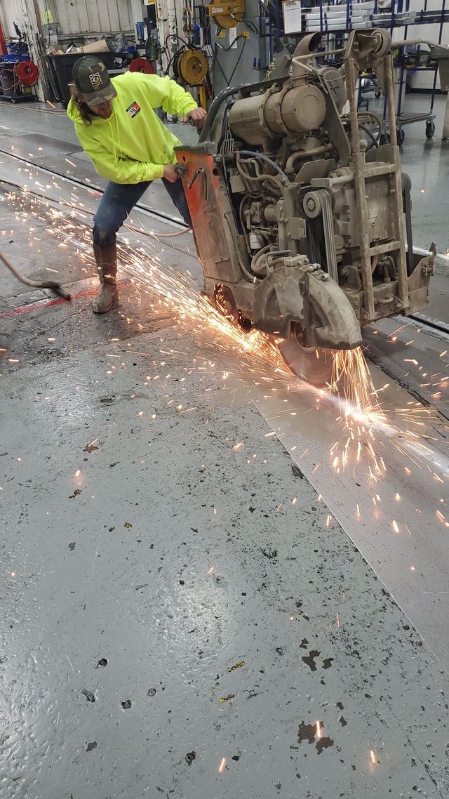 freightliner slab sawing