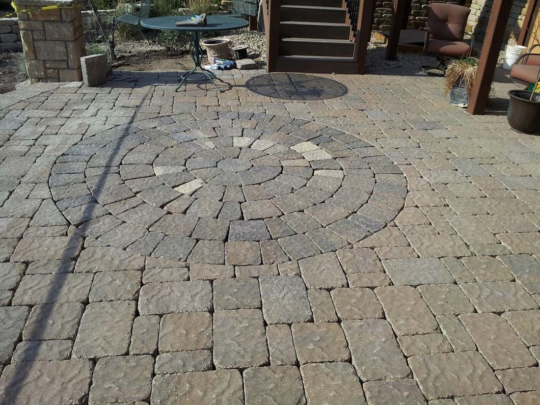 A patio with a circular design in the middle of it