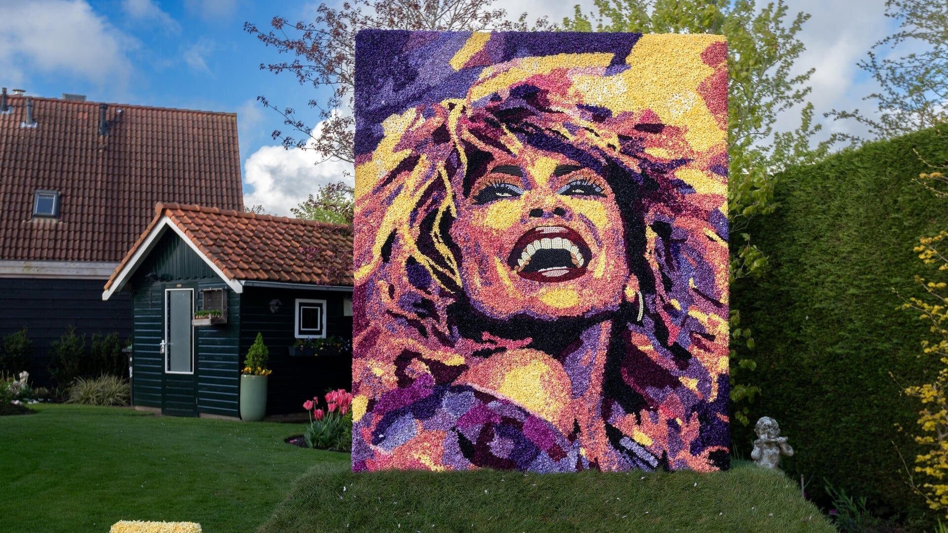 Bloemen mozaik van Tina Turner tijdens de bloemendagen in Anna Paulowna.