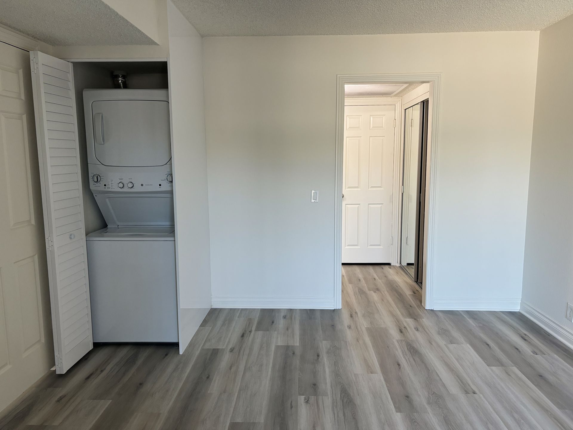 bedroom and washing machine and dryer