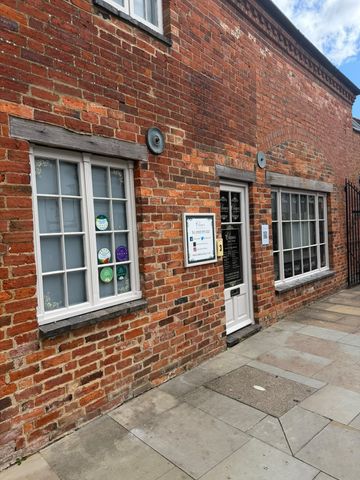Exterior of Claws Nail and Beauty salon in Bishops Court Daventry