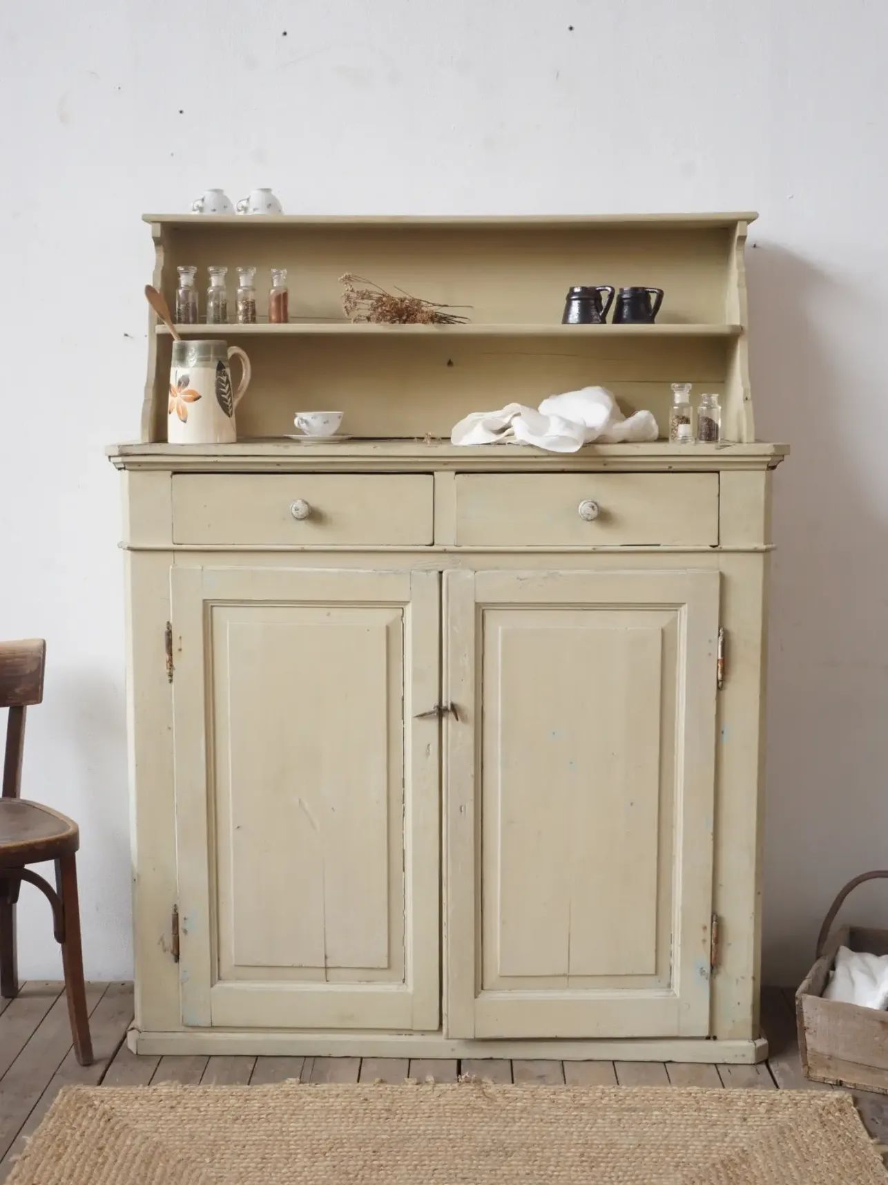Credenza con alzata a giorno